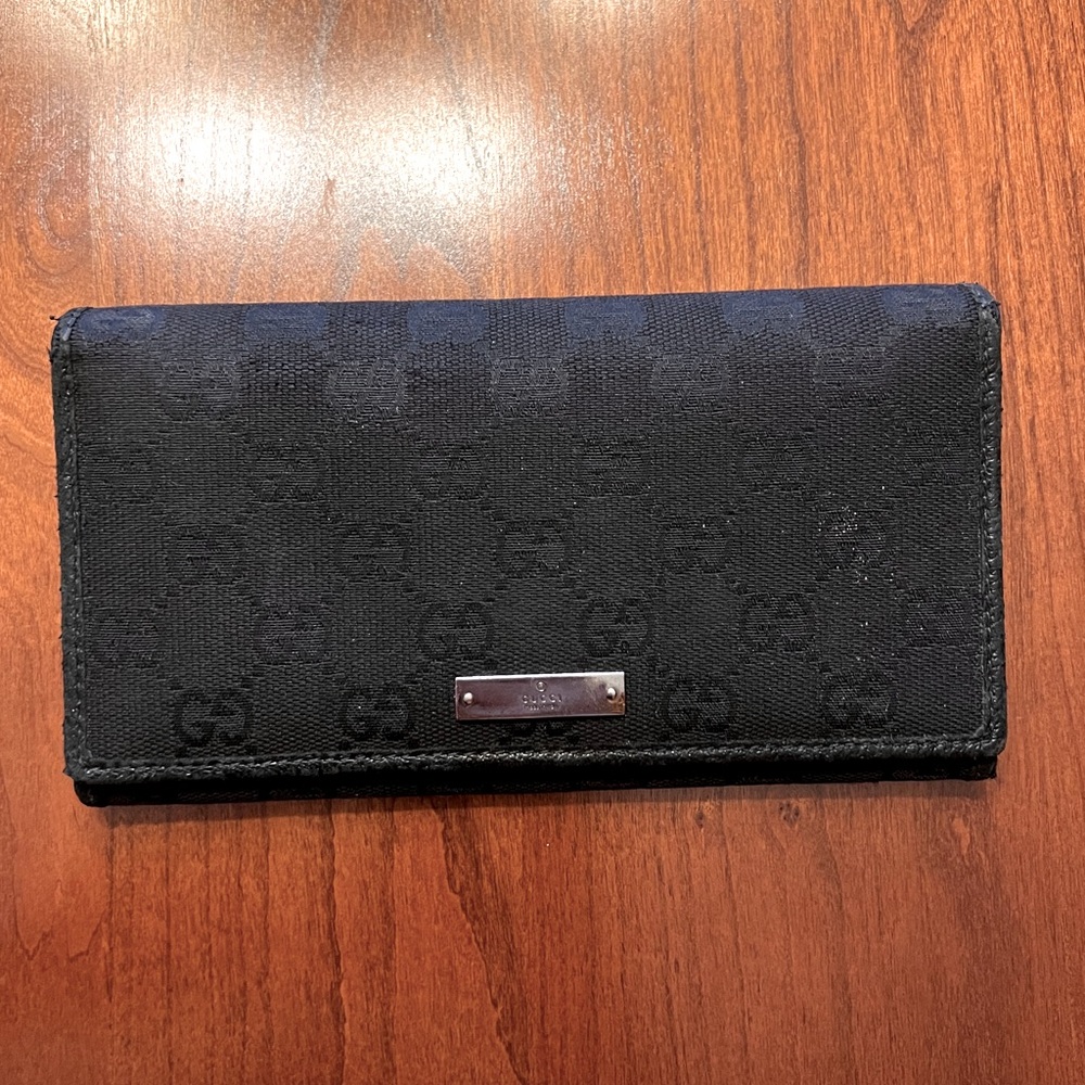 GUCCI GG Canvas Continental Wallet- Black